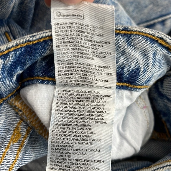 H&M &Denim Mom Jeans Ultra High Waist Ankle Blue Medium Wash Button Fly Size 2 - Picture 9 of 12